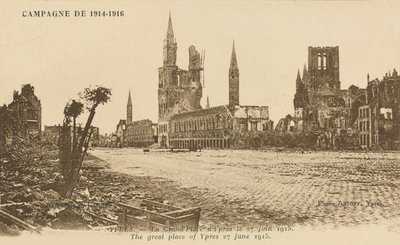 The Grand Place, Ypres, 27 juni 1915 av Belgian Photographer