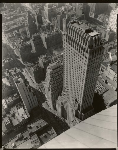 Chanin Building, New York av Berenice Abbott