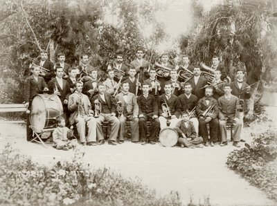 Orkestergruppen skjuten i Zichron Yaacov, ca 1898-1900 av Bernard Edelstein