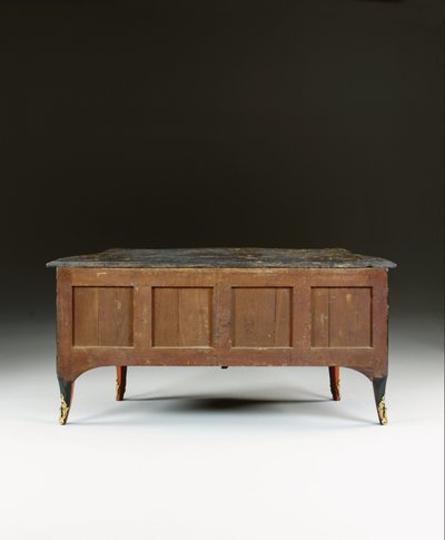 Ludvig XV kommod, c.1740 (ormolu-monterad kinesisk svart, polykrom & förgylld lack, serpentin, marmor och vernis) av Bernard van Risamburgh