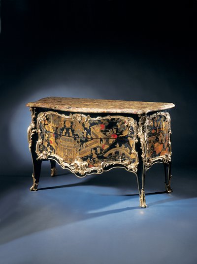 En Ludvig XV-kommod, 1710-65 av Bernard van Risenburgh II