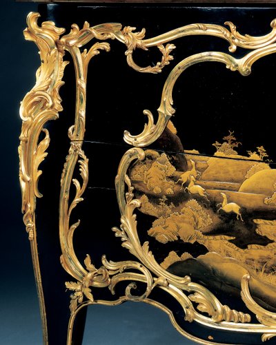 Kommod (ormolu-monterad japansk lack) av Bernard van Risenburgh II