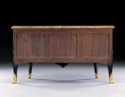 Kommode, ca 1745 (ormolu-monterad japansk lack & eboniserat trä) av Bernard van Risenburgh II