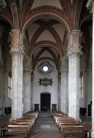Interiörvy av kyrkan Pienza av Bernardo Rossellino