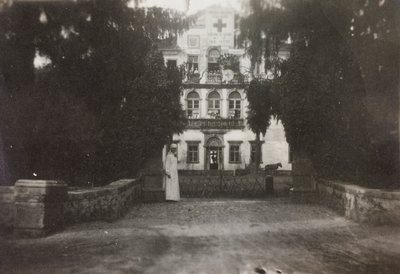 Album av första världskriget i Friuli-Venezia Giulia: Villa Brazzà, hem till 17 av krigssjukhuset i Soleschiano Manzano, foto taget från kyrktornet, 05/1916 (s/v foto) av Bourbon Del Monte