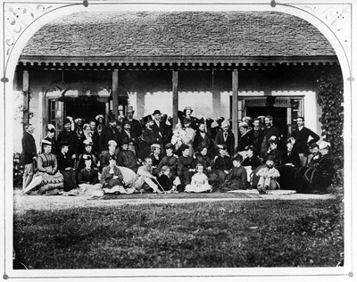 Grupp - Regeringshuset, ca 1871 av British Photographer