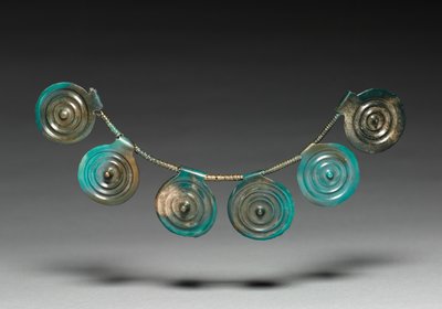 Element från ett halsband, c.1400-1300 f.Kr av Bronze Age