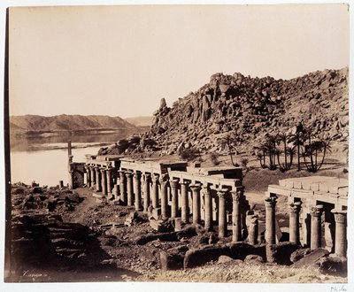 Ruinerna av templet Isis i Egypten - fotografi av bröderna Zangali, sent 1800-tal av Brothers Zangaki