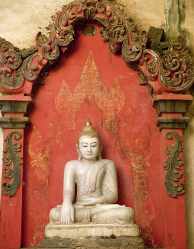 Sittande Buddha i meditation (alabaster) av Burmese School