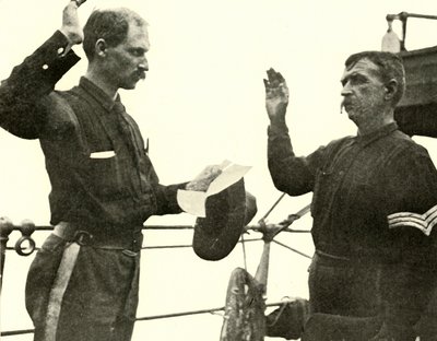 Löjtnant Lewis återinför Thomas Dixon, spansk-amerikanska kriget, 19 juni 1898, 1899. av Burr McIntosh