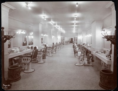 Frisersalong på Hotel Knickerbocker, 1906 (silvergelatintryck) av Byron Company