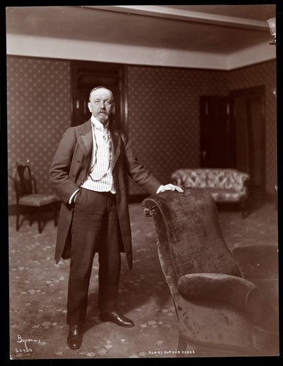 Henry Arthur Jones, 1905 (silvergelatintryck) av Byron Company