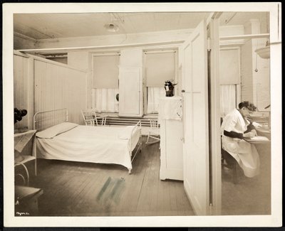Sjukhusrum, 1928 (silvergelatintryck) av Byron Company