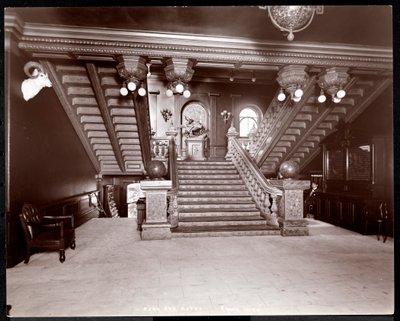 Trappa på Park Avenue Hotel, 1901 eller 1902 (silvergelatintryck) av Byron Company