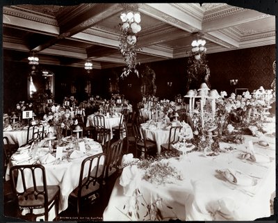 Bord dukat för Elklubbens bankett på Hotel Delmonico, 1902 (silvergelatintryck) av Byron Company