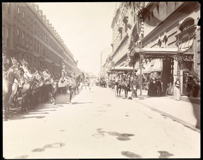 Guvernörens personal väntar på Li Hung Changs ankomst till Waldorf Astoria Hotel, New York, 1896 (silvergelatintryck). av Byron Company