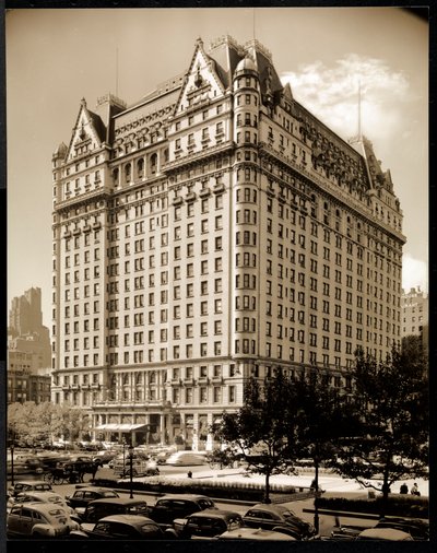 The Plaza Hotel, 5th Avenue och 59th Street, New York, ca 1937 (silvergelatintryck) av Byron Company