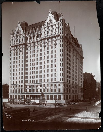 Plaza Hotel under uppbyggnad, 5th Avenue och 59th Street, New York, ca 1907 (silvergelatintryck) av Byron Company