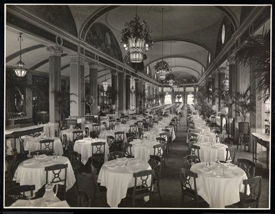 Restaurangen i takterrassen på Hotel Pennsylvania, 1919 (silvergelatintryck) av Byron Company