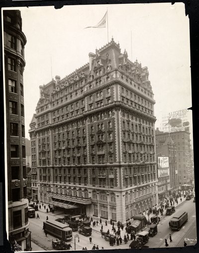Vy över Hotel Knickerbocker, Broadway och 42nd Street, New York, 1912 (silvergelatintryck) av Byron Company