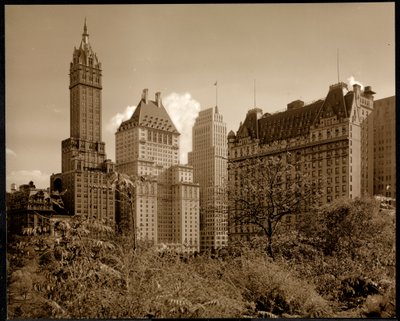 Utsikt över Savoy Plaza Hotel, 59th Street och Fifth Avenue, New York, ca 1937 (silvergelatintryck) av Byron Company