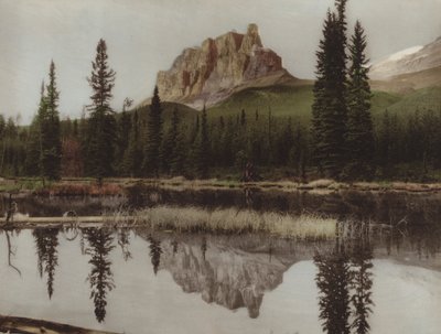 Castle Mountain (färgfoto) av Byron Hill Harmon