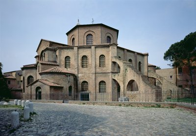 Kyrkans bakre fasad, ca 547 e.Kr av Byzantine School
