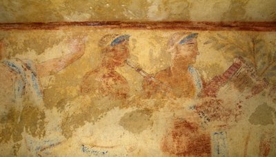 Musiker, fresco, detalj, Tomb of the Blue Demons, Necropolis of Tarquinia (UNESCOs världsarvslista, 2004), Lazio, Italien. Etruskisk civilisation, 500-talet f.Kr. (foto) av J.B. and Brown J. Rowbotham