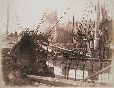 Segelfartyg i hamnen, ca 1845 (saltat papperstryck från kalotypnegativ) av Calvert Richard Jones