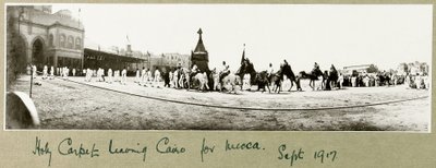 Holy Carpet lämnar Kairo till Mecka, september 1917 av Capt. Arthur Rhodes