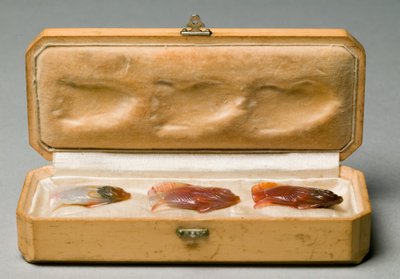 Set med tre fiskar i originalkartong, ca 1890 av Carl Fabergé