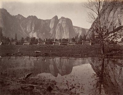 Cathedral Rocks, Yosemite, ca. 1872, tryckt ca. 1876. av Carleton E. Watkins.