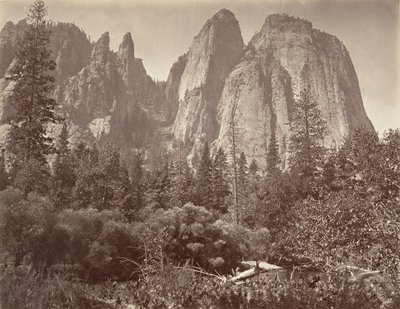 Cathedral Rocks and Spires, ca. 1872, tryckt ca. 1876. av Carleton E. Watkins.