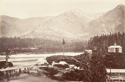 Cascades, Oregon, 1867, tryckt ca. 1876. av Carleton Emmons Watkins