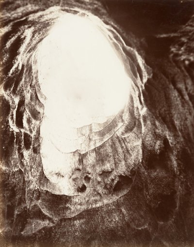 Looking Up Plutos skorsten, 1865-66, tryckt ca. 1876. av Carleton Emmons Watkins