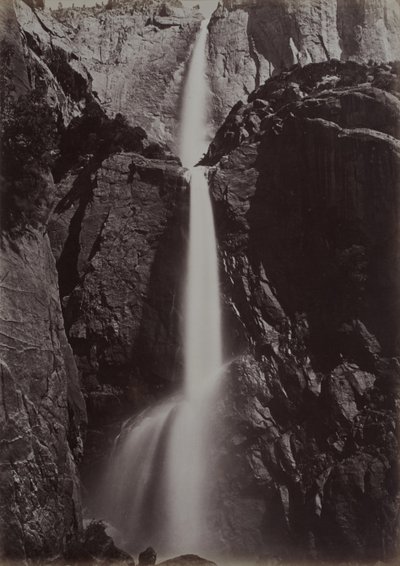 Yosemite Falls, vy från botten, ca 1878 (albumenutskrift) av Carleton Emmons Watkins