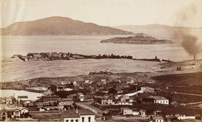 Alcatraz & Black Pt. från Russian Hill, S.F. av Carleton Watkins