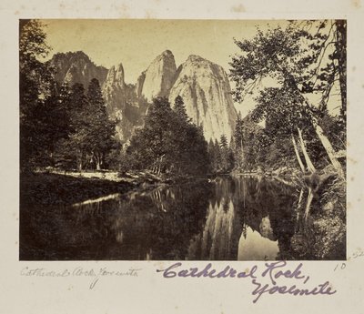 Cathedral Rocks, 2600 fot, Yosemite Valley, Mariposa County, Kalifornien (nr 1008) av Carleton Watkins
