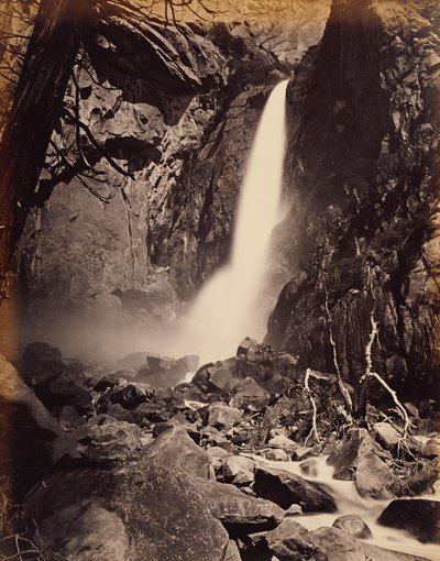 [Nedre Yosemitefallet, 418 fot] av Carleton Watkins