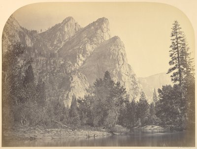 Pompompasus - Tre bröder. 4480 ft. Yosemite av Carleton Watkins