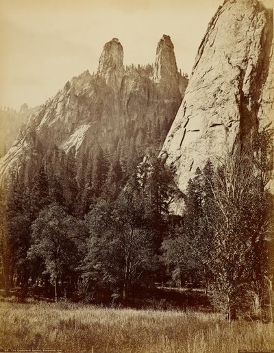 Katedralspirorna, Yosemite, Kalifornien av Carleton Watkins