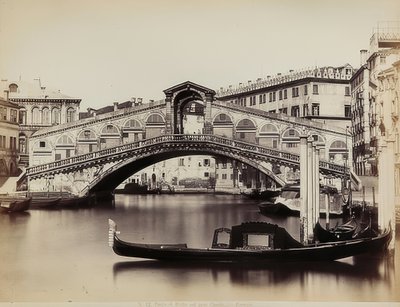 Utsikt över Canal Grande med Ponte di Rialto i Venedig. 1865-1875 av Carlo Naya