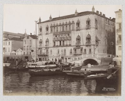 Hotel Royal Danieli i Palazzo Dandolo och båtar vid Riva degli Schiavoni i Venedig av Carlo Naya