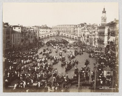 Gondolregatta på Canal Grande i Venedig vid Rialtobron av Carlo Naya