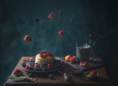Pannkakor med fallande bär av Catherine Wang