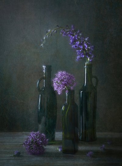Stämningsfulla blomflaskor av Catherine Wang