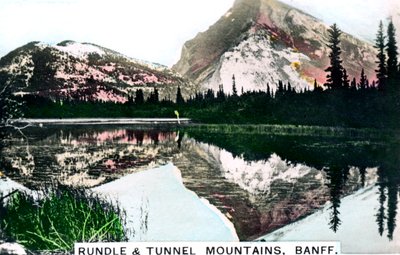 Mounts Rundle and Tunnel, Banff, Alberta, Kanada, c1920-talet. av Cavenders Ltd
