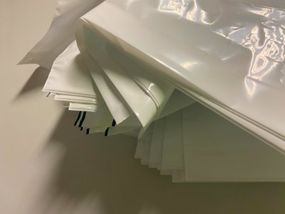 Sammansättning - Plast, 2022 (foto) av Cécile Jamet