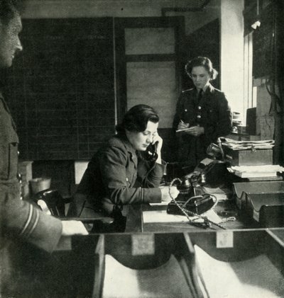A Station Intelligence Room, c1943. av Cecil Beaton