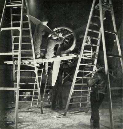 Flight Mechanics, även en W.A.A.F. Handel, c1943. av Cecil Beaton